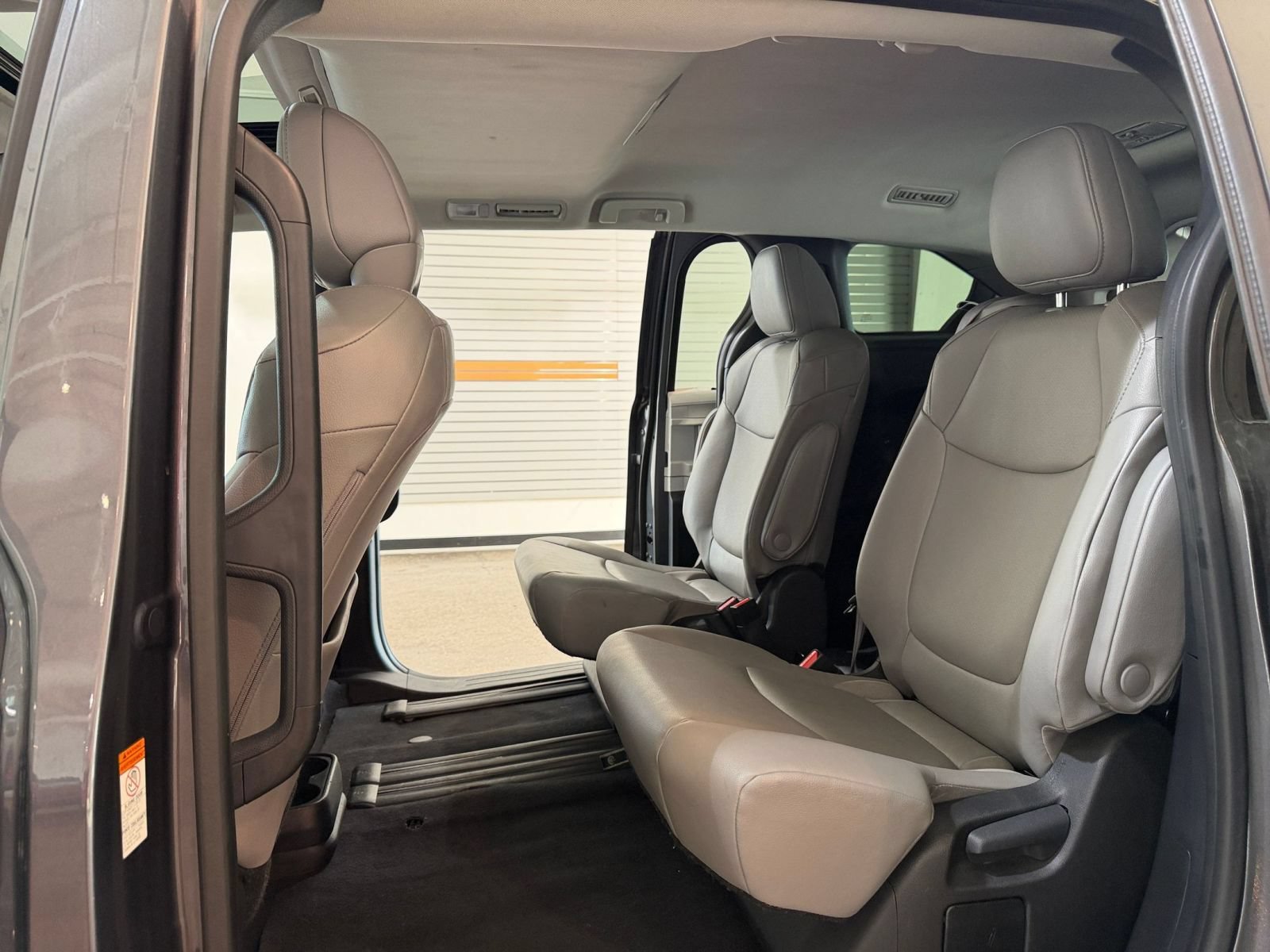 Used 2025 Toyota Sienna XLE FWD image 26