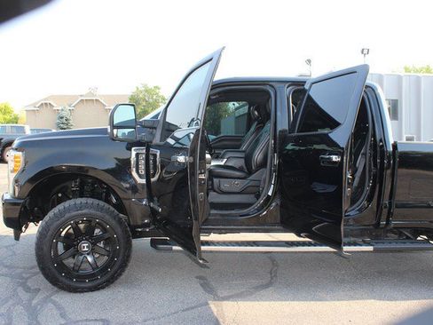 Used 2018 Ford F250 Platinum w/ FX4 Off-Road Package AWD/4WD image 10