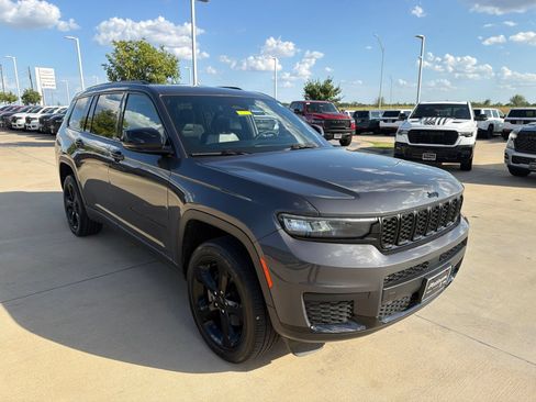 Used 2024 Jeep Grand Cherokee L Laredo AWD/4WD image 7