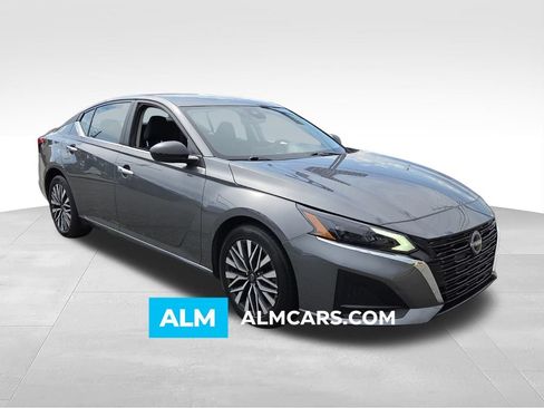 Used 2025 Nissan Altima 2.5 SV FWD image 1