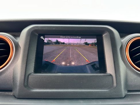 Used 2021 Jeep Gladiator Mojave w/ Cold Weather Group image 32