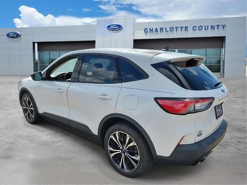 Certified 2022 Ford Escape SE w/ SE Sport Appearance Package image 3