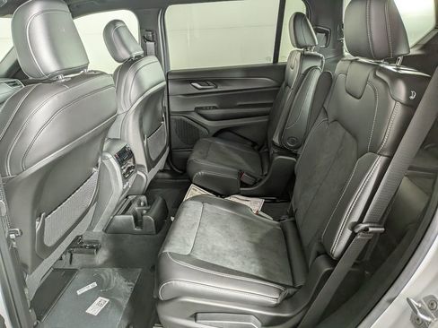 New 2025 Jeep Grand Cherokee L Altitude image 33