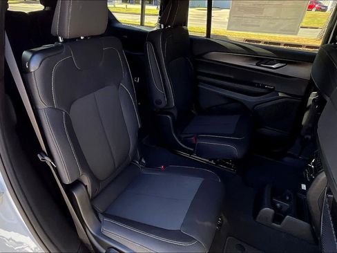 New 2025 Jeep Grand Cherokee L Laredo w/ Luxury Tech Group I image 21