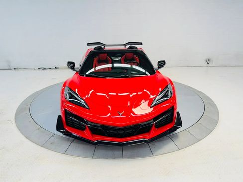 Used 2024 Chevrolet Corvette Z06 w/ Z07 Performance Package RWD image 3