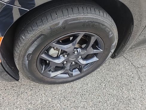 Used 2019 Chrysler Pacifica Touring Plus w/ Advanced Safetytec Group FWD image 9