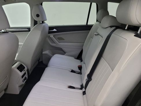 Used 2022 Volkswagen Tiguan SE w/ Panoramic Sunroof Package FWD image 18