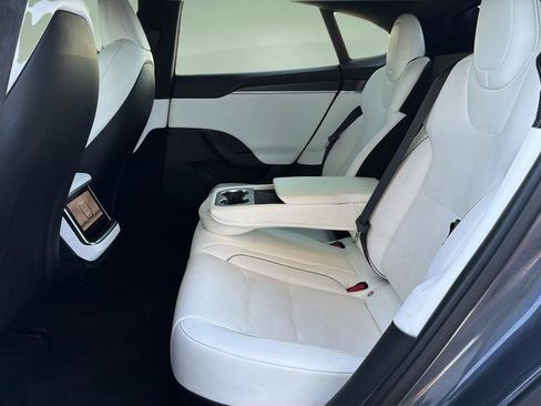 Used 2022 Tesla Model S Plaid image 18