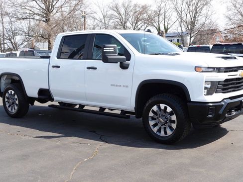 Used 2025 Chevrolet Silverado 2500 Custom w/ Custom Convenience Package image 4