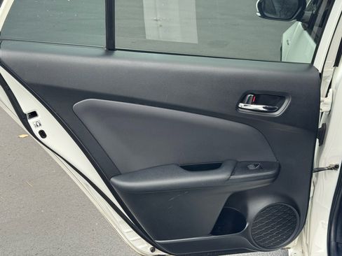 Used 2019 Toyota Prius L Eco image 14