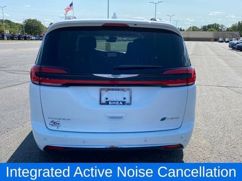 Used 2021 Chrysler Pacifica Touring-L image 5