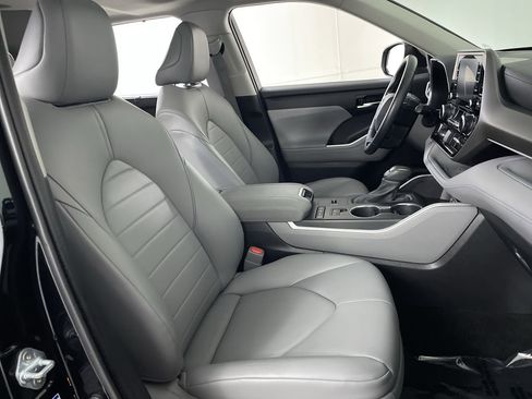 Used 2021 Toyota Highlander XLE image 26