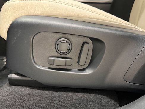 Used 2020 Land Rover Range Rover Velar S image 34