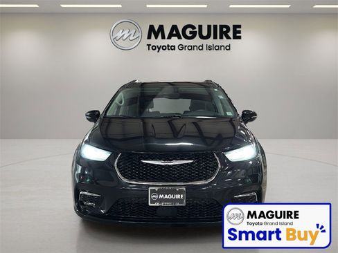 Used 2022 Chrysler Pacifica Touring-L image 8