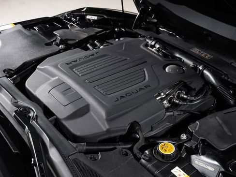 Used 2018 Jaguar F-TYPE 400 Sport AWD/4WD image 11