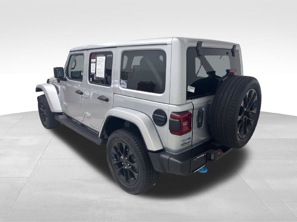 Used 2023 Jeep Wrangler Unlimited Sahara w/ Cold Weather Group AWD/4WD image 3
