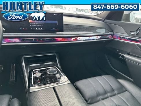 Used 2024 BMW 740i xDrive image 17