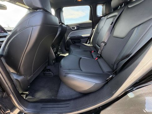 Used 2025 Jeep Compass Latitude AWD/4WD image 25