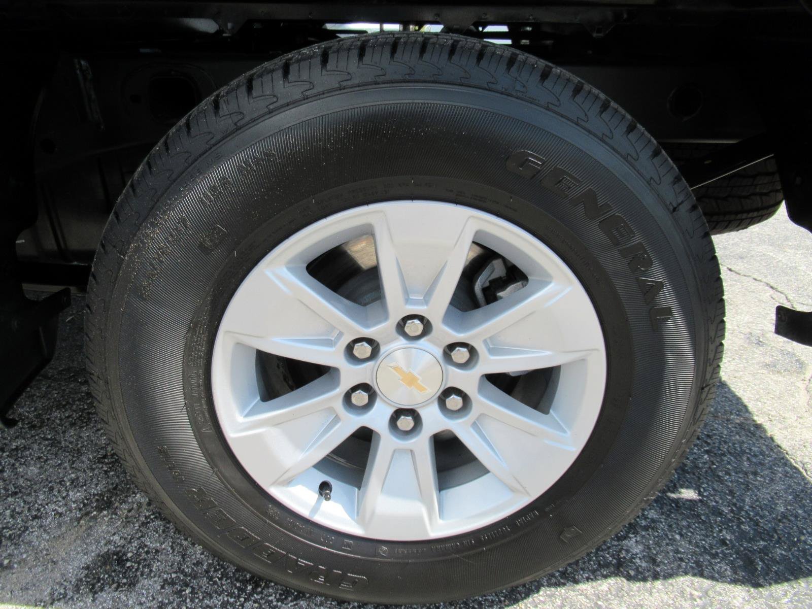 Used 2025 Chevrolet Silverado 1500 LT RWD image 9