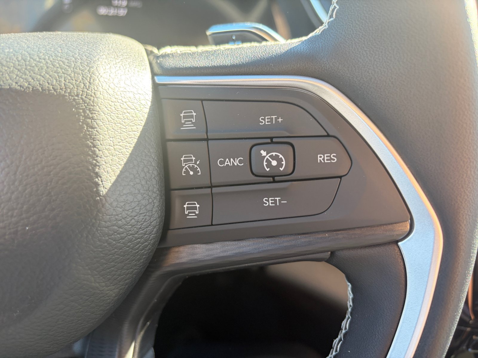 New 2027 Jeep Grand Cherokee Laredo X AWD/4WD image 18