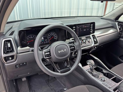 Used 2022 Kia Sorento LX image 12