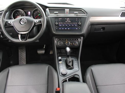 Certified 2020 Volkswagen Tiguan SE image 19