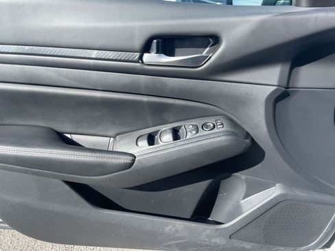 Used 2025 Nissan Altima 2.5 SV image 18