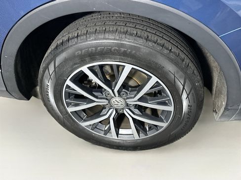 Used 2020 Volkswagen Tiguan SE image 11