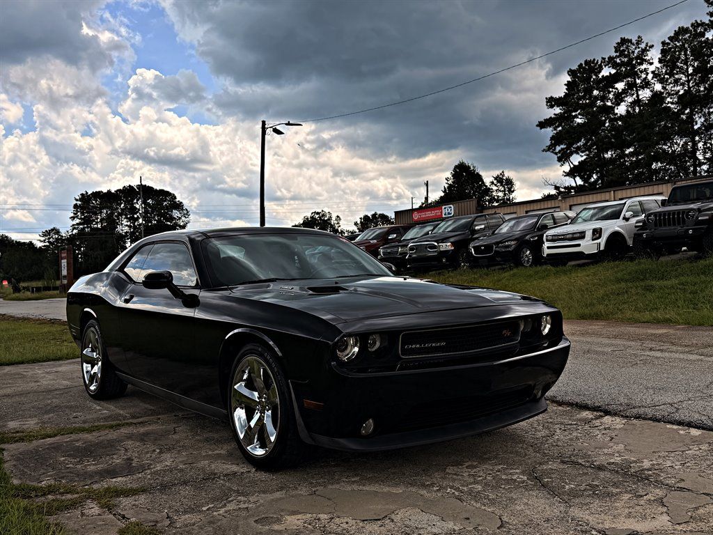 Used 2014 Dodge Challenger R/T RWD image 3