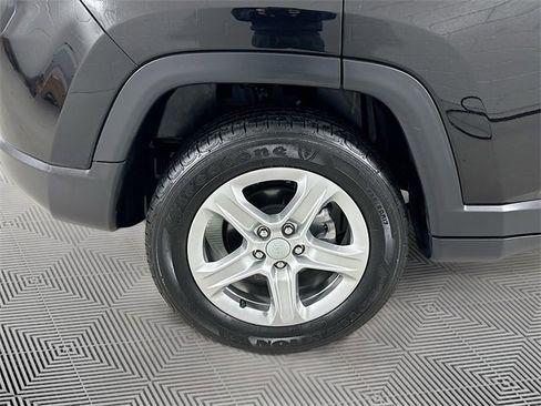 Used 2023 Jeep Compass Latitude w/ Convenience Group image 30