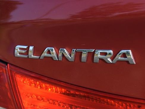 Used 2013 Hyundai Elantra GLS w/ Preferred Pkg FWD image 12