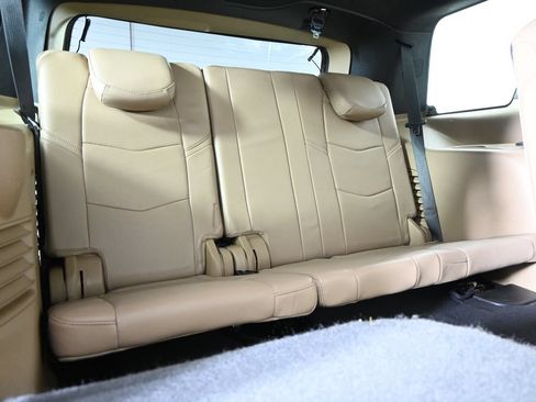 Used 2018 Cadillac Escalade Platinum AWD/4WD image 17
