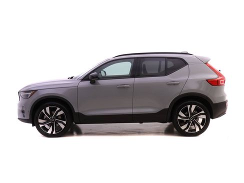 Certified 2025 Volvo XC40 B5 Plus w/ Protection Package Premier image 3