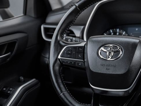 Used 2021 Toyota Highlander XLE image 26