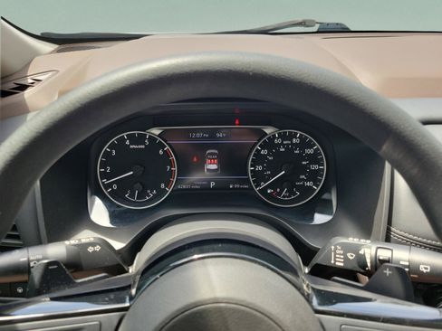 Used 2023 Nissan Rogue SV FWD image 12