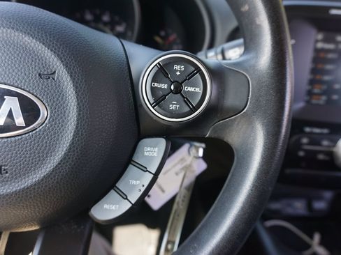 Used 2018 Kia Soul + FWD image 8