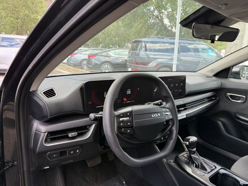 Used 2025 Kia K4 FWD image 32