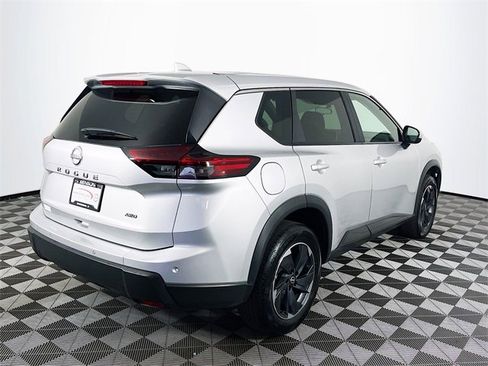 Used 2025 Nissan Rogue SV image 8