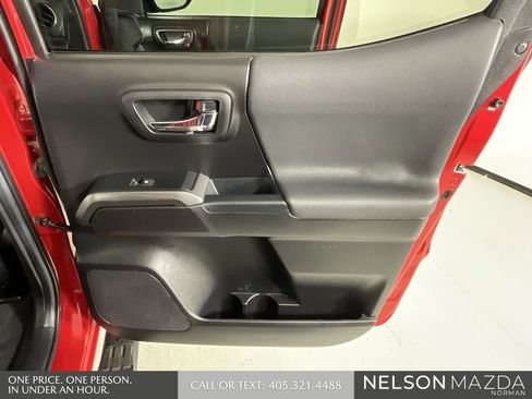 Used 2022 Toyota Tacoma TRD Sport w/ Technology Package image 23