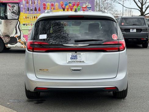 New 2026 Chrysler Pacifica Pinnacle image 8