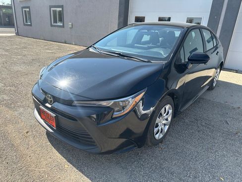 Used 2025 Toyota Corolla LE FWD image 3