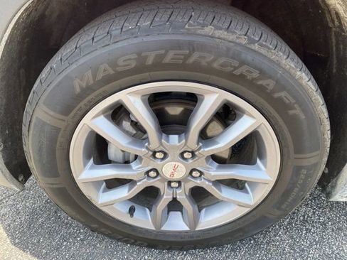 Used 2022 GMC Terrain SLT w/ Infotainment Package II AWD/4WD image 9