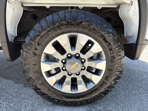 Used 2023 Chevrolet Silverado 2500 LT AWD/4WD image 20