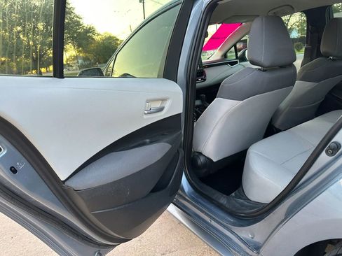 Used 2021 Toyota Corolla LE image 12