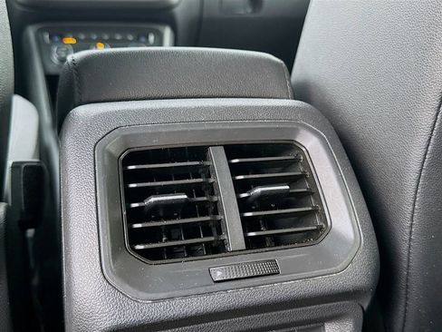 Used 2019 Volkswagen Tiguan SEL AWD/4WD image 32