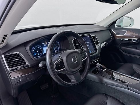 Used 2018 Volvo XC90 T5 Momentum w/ Momentum Plus Package image 9