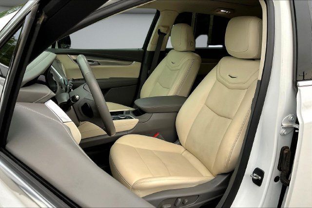 Used 2021 Cadillac XT5 Premium Luxury FWD image 23