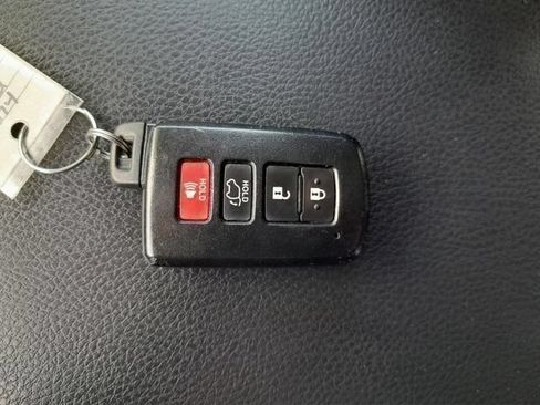 Used 2016 Toyota RAV4 XLE w/ Convenience Package AWD/4WD image 10