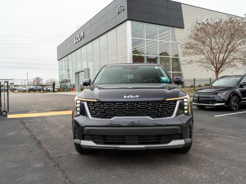 New 2025 Kia Sorento LX image 13