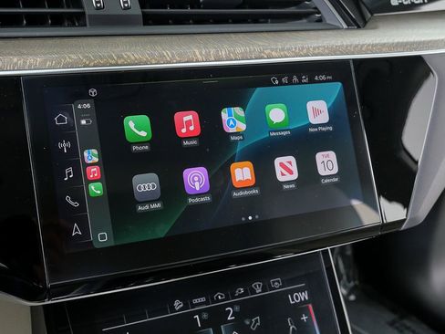 Used 2021 Audi e-tron Prestige w/ Prestige Package image 16